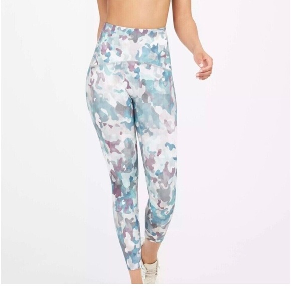 SPANX 50209R Women Sz S Painted Camo Pink Multi Active Printed 7/8 Leggings NWT - Picture 1 of 6